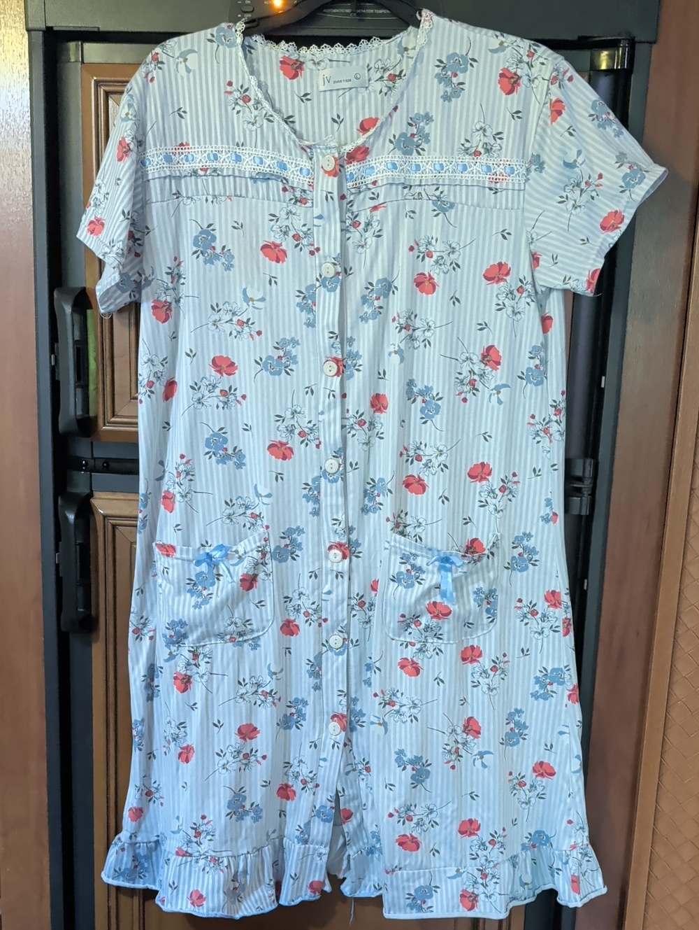 Joan Vass Light Blue and Red Floral Cotton Button-Front Robe